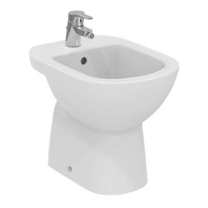 Bidet t.b.t. bianco con rubinetto, vista frontale.