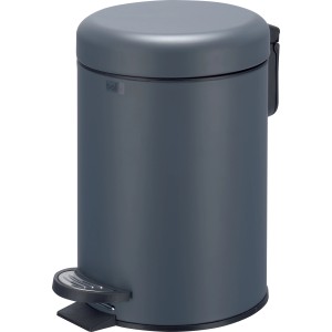 Cestino a pedale grigio per il bagno.