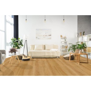 Pavimento vinilico marrone chiaro posato in soggiorno. Atmosfera accogliente.