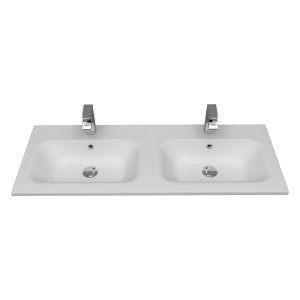 Mobile lavabo doppio bianco con due rubinetti per il bagno.