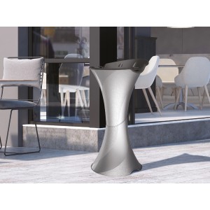 Tavolino da giardino t.b.t. argentato dal design moderno per decorazioni da giardino.