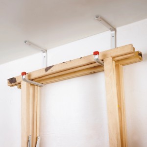 Gancio a soffitto in alluminio con profilo a U per riporre ad es. legno, portata 15 kg.