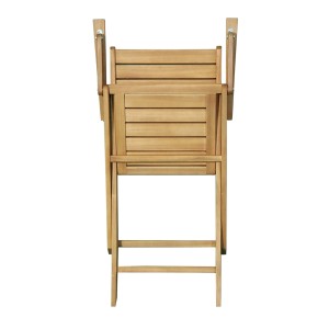 Sedia da giardino t.b.t. piegata in legno, ideale per piccoli balconi.
