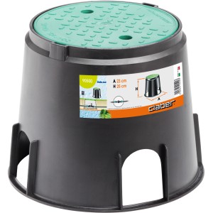Pozzetto per irrigazione interrata Claber, nero con coperchio verde.