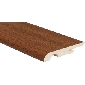 Battiscopa t.b.t. effetto legno marrone, vista dettaglio.