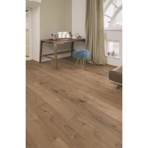 Laminato Kaindl Rovere Ferrara 8mm, impermeabile, in soggiorno. Autentico effetto legno per pavimento.