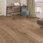 Laminato Kaindl Rovere Ferrara 8mm, impermeabile, in soggiorno. Autentico effetto legno per pavimento.