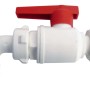 Rubinetto bianco con maniglia rossa per attrezzatura da campeggio.