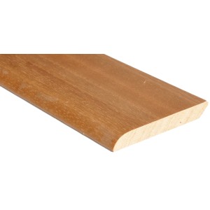 Battiscopa t.b.t. in legno marrone, vista dettagliata.