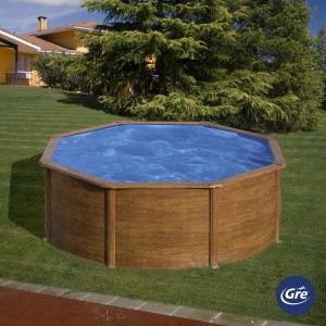 Piscina rotonda Gre Pacific, Ø 300 cm, alta 120 cm, con effetto legno in giardino.