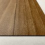 Primo piano di un pavimento vinilico effetto legno. Dettaglio del rivestimento.