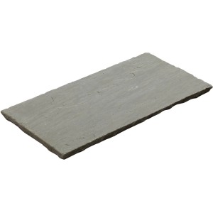 Lastra rettangolare in pietra naturale grigia, adatta per esterni.