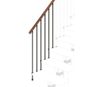 Dettaglio di una ringhiera per scale con corrimano in legno e barre metalliche grigie.