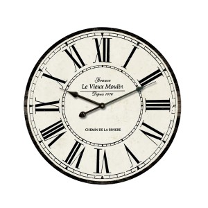 Orologio da parete decorativo in stile vintage con numeri romani per spazi abitativi.