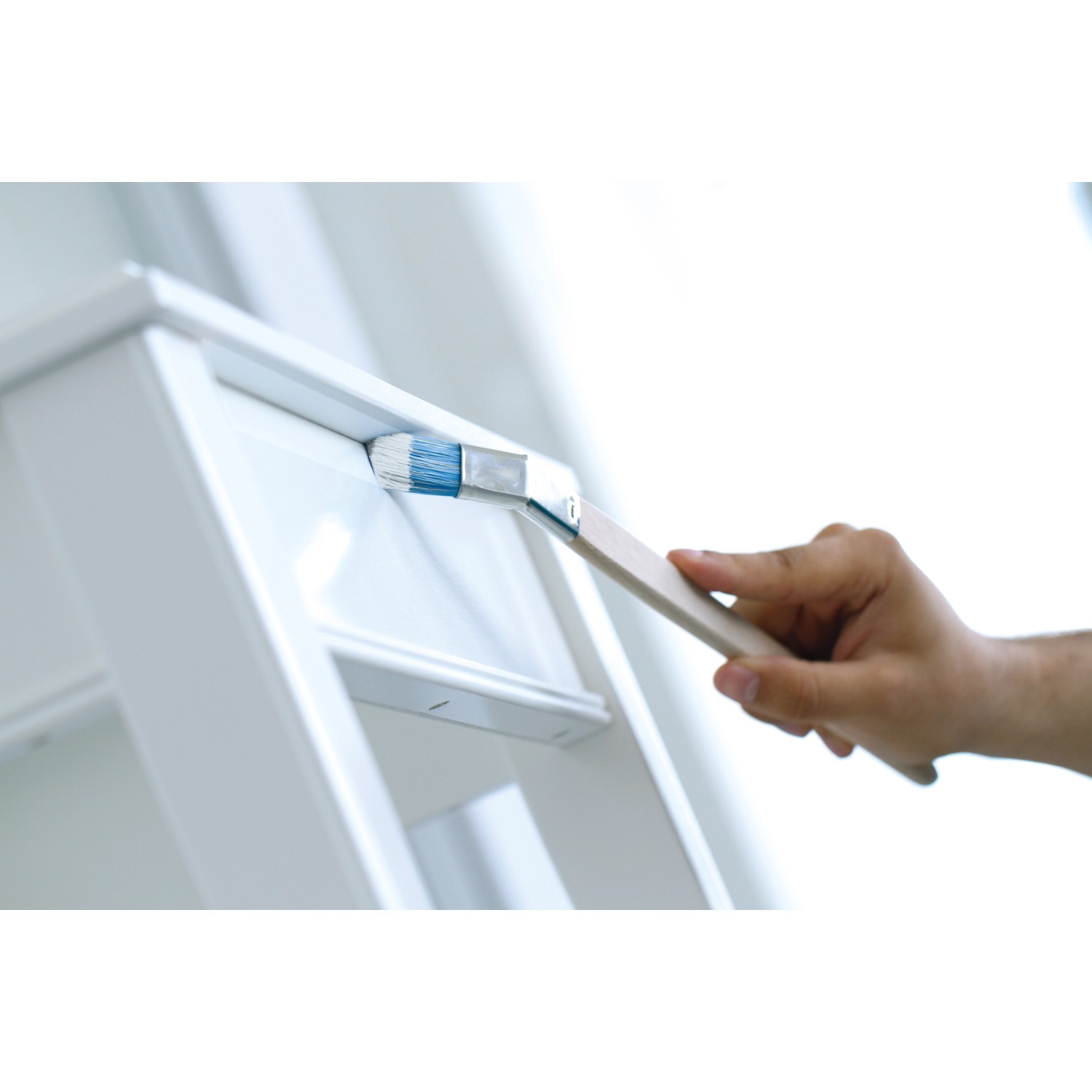 Verniciatura con pennello piatto LUX 20 mm: Pennello curvo per verniciatura precisa.