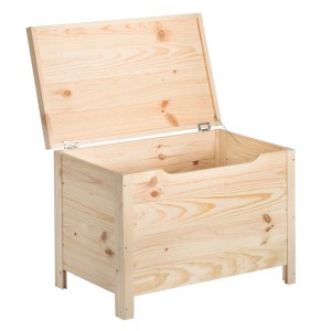 Bauli t.b.t. in legno chiaro aperto con coperchio e spazio di archiviazione.