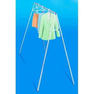 Leifheit Linomaxx 210: Stendibiancheria con vestiti appesi.