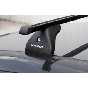 Barre portatutto Nordrive nere per tetto auto, accessorio per il trasporto.