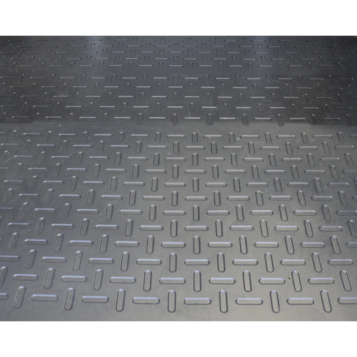 Dettaglio del pavimento della casetta da giardino in plastica grigia Palram Canopia.