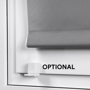 Tenda a rullo grigia t.b.t. su finestra con catenella.