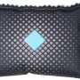 Cuscino deumidificatore t.b.t. con motivo a rombi e dettaglio blu.