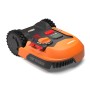 Worx Landroid S250 robot tagliaerba WR168E: Robot tagliaerba compatto in arancione e nero.