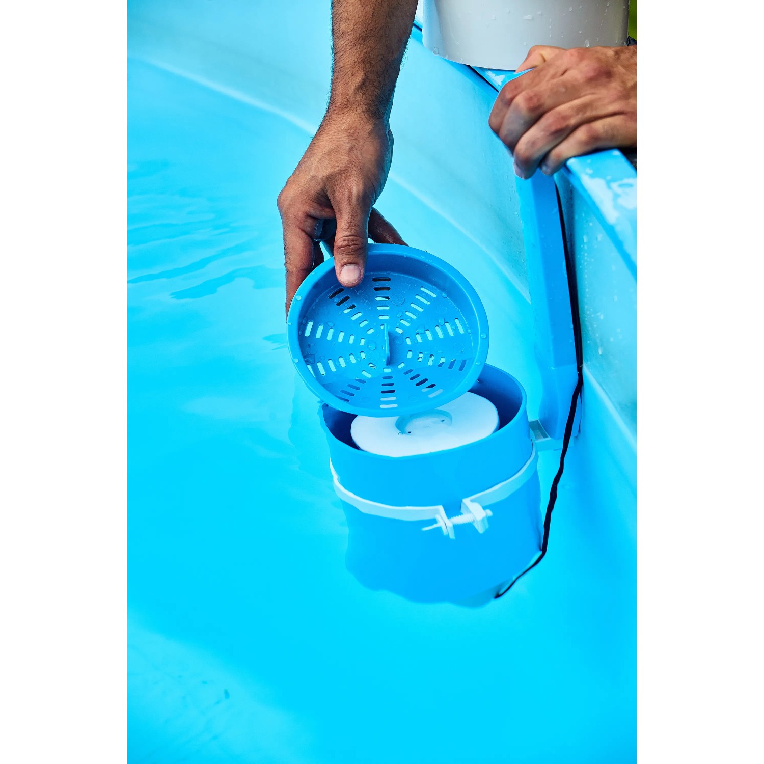 Summer Fun Skimmy 2 sistema di filtraggio a sospensione in piscina, design blu. Skimmer per piscina per la pulizia della superficie dell'acqua.