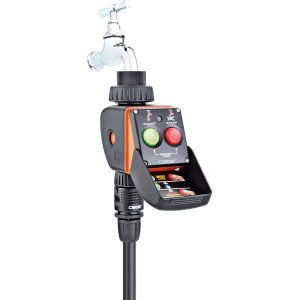 Claber programmatore per irrigazione collegato al rubinetto con pulsanti start/stop.