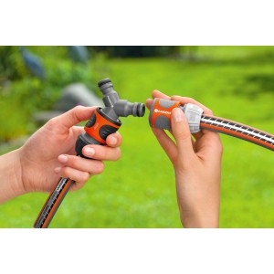 Raccordo a T Gardena per sistema di irrigazione, montaggio nelle mani.