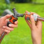 Raccordo a T Gardena per sistema di irrigazione, montaggio nelle mani.
