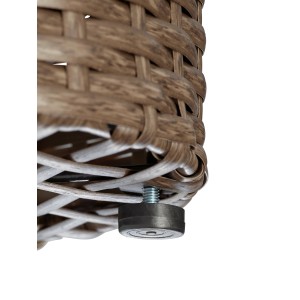 Dettaglio: Vaso di fiori marrone effetto rattan (Ø 17 cm) con piedino regolabile.