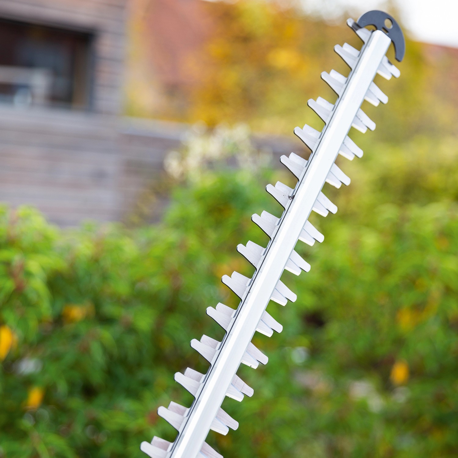 Dettaglio della lama del tagliasiepi a batteria LUX 1 PowerSystem A-HS-2x20/61.