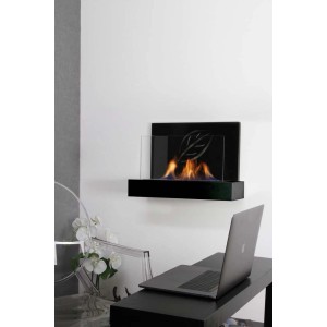 Camino decorativo nero t.b.t. con fiamme e design a foglia per un'atmosfera accogliente.