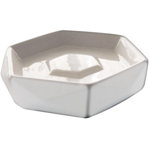 Dispenser sapone bianco moderno dal design geometrico.