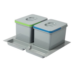 Pattumiere t.b.t. grigie con bordo coperchio colorato su vassoio per la raccolta differenziata.