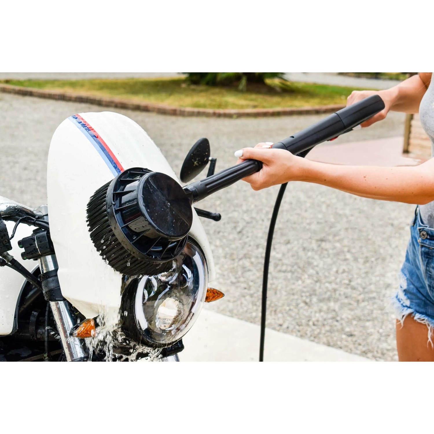 Pulizia moto con spazzola rotante per idropulitrice. Accessorio per Idropulitrici.