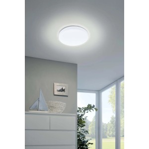 Plafoniera LED t.b.t. bianca e rotonda a soffitto.