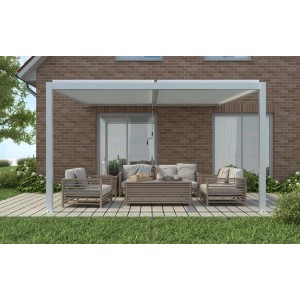 Moderno gazebo t.b.t. bianco con mobili da salotto su un patio.