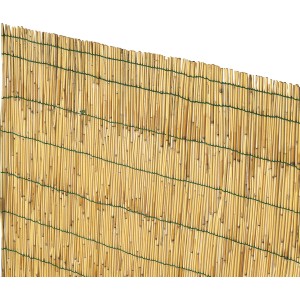 Dettaglio di un paravento in canna naturale, ideale come frangivista e frangivento.