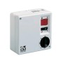 Interruttore per ventilatore bianco con pulsante rosso e controllo rotativo.
