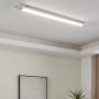 Plafoniera LED bianca Eglo Expert Slim (110,5 cm) montata a soffitto.