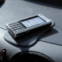 OBI AntiRutsch-Pad su cruscotto con cellulare. Ideale per cellulari, chiavi e altro.
