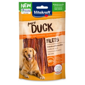 Vitakraft Pure Strisce di Filetto d'Anatra per cani, confezione da 80g con cane.