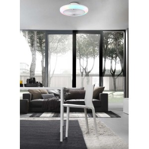 Plafoniere LED moderna t.b.t. con illuminazione colorata nel soggiorno.