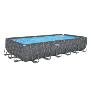 Piscina rettangolare fuori terra con struttura in acciaio e rivestimento grigio, riempita con acqua blu.