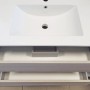 t.b.t. Mobile bagno con cassetti e lavabo bianco.