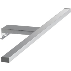 Applique LED t.b.t. cromata moderna per un'illuminazione elegante.