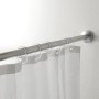 Asta per tenda doccia con anelli e tenda doccia bianca.