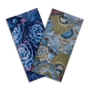 Due stuoie t.b.t. fantasia con disegni floreali e astratti.