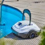 Robot piscina a batteria Orca 45 CL a bordo piscina, adatto per la pulizia di piscine fino a 50 m².